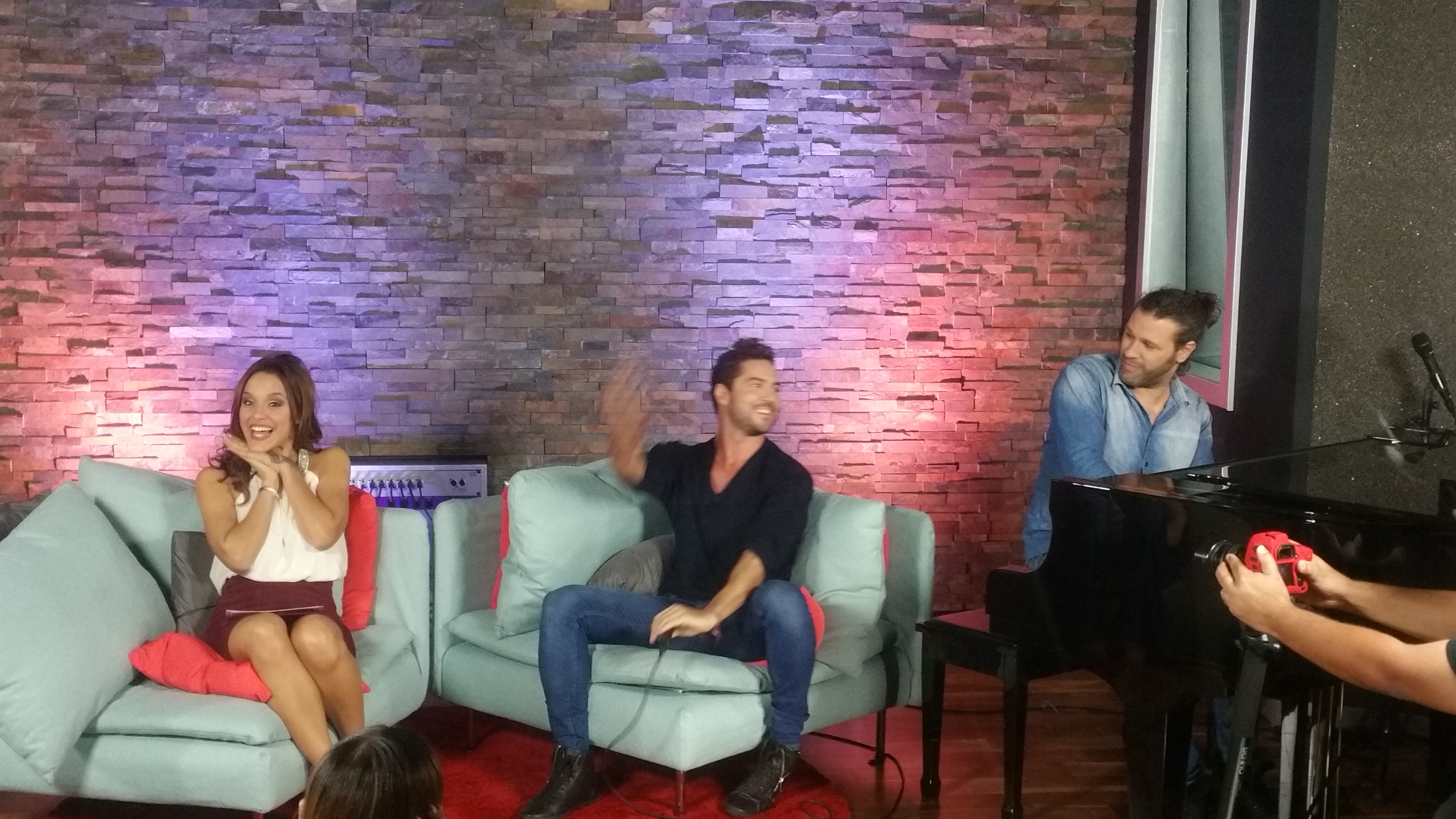 David Bisbal interview and performance setup with audience in the studio